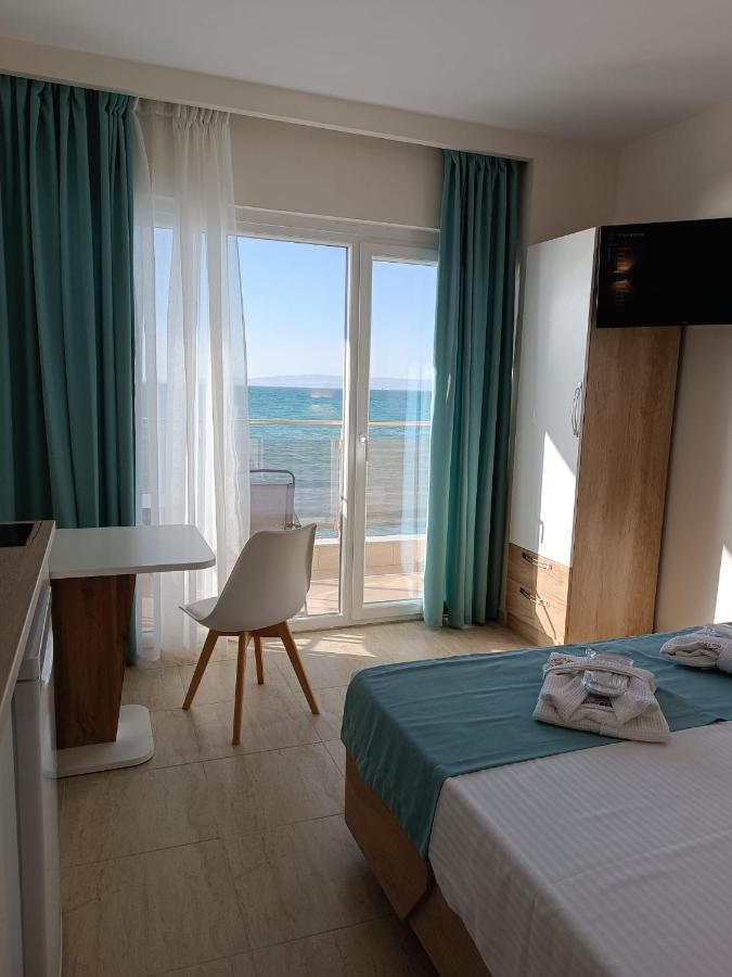 Navarino Luxe Suites With Sea View Peraía Exterior foto