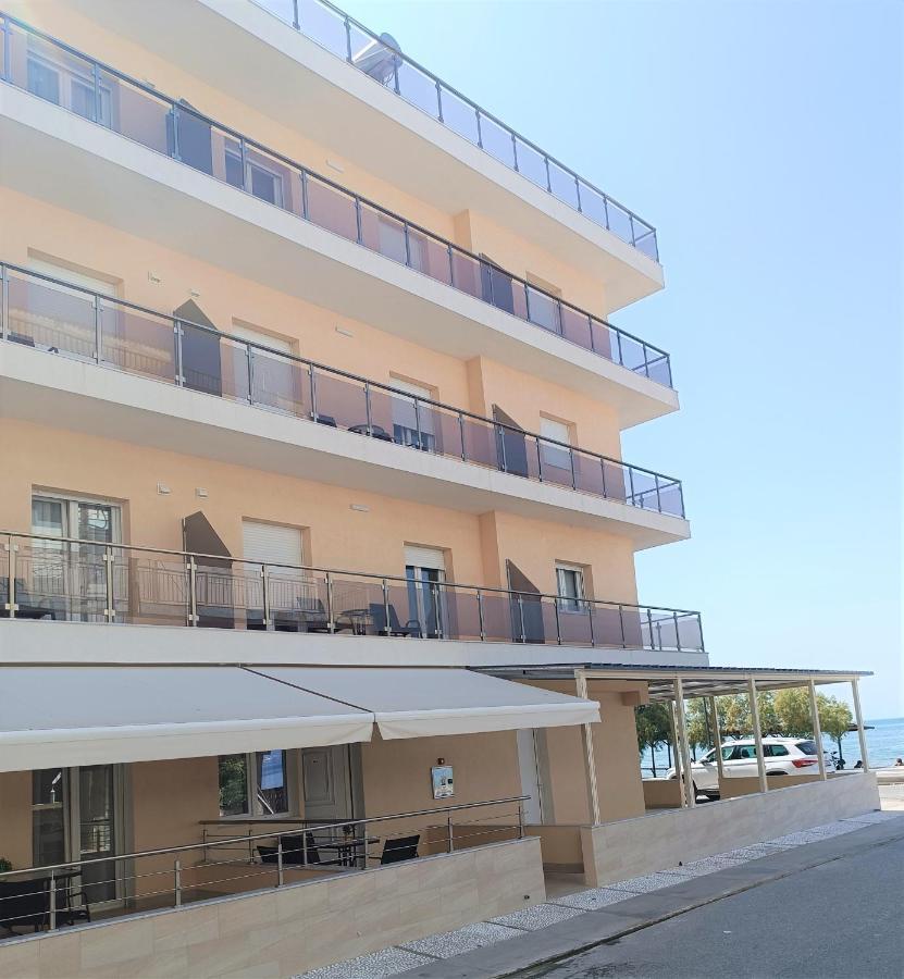 Navarino Luxe Suites With Sea View Peraía Exterior foto